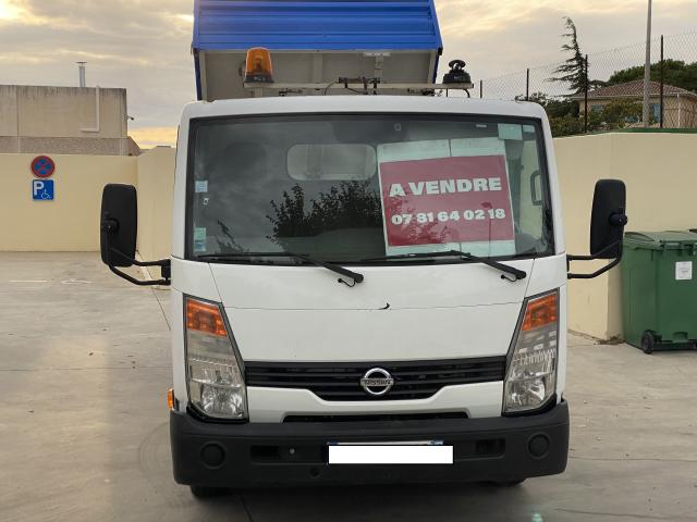 Photo Nissan benne. cabstar benne double cabine 6 places comme neuf contrôle ok vierge .  avec moteur n400 image 2/6
