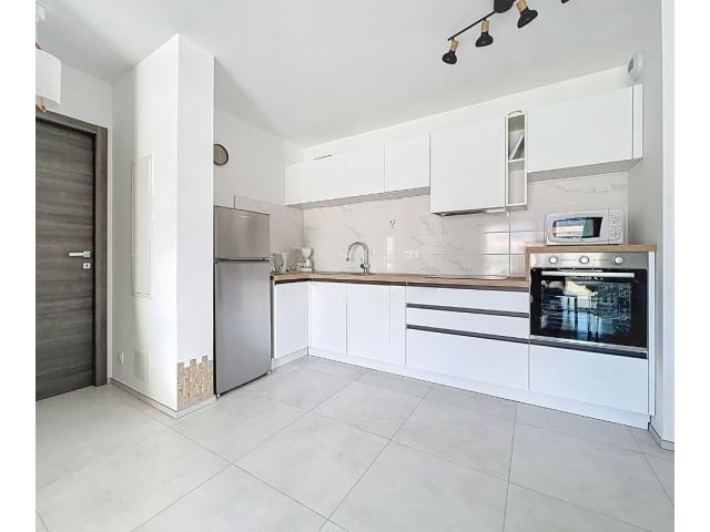 Photo NOUVEAUTE! T2 Lumineux et entièrement climatisé dans la marina de Sant' Ambroggio L05 image 2/6