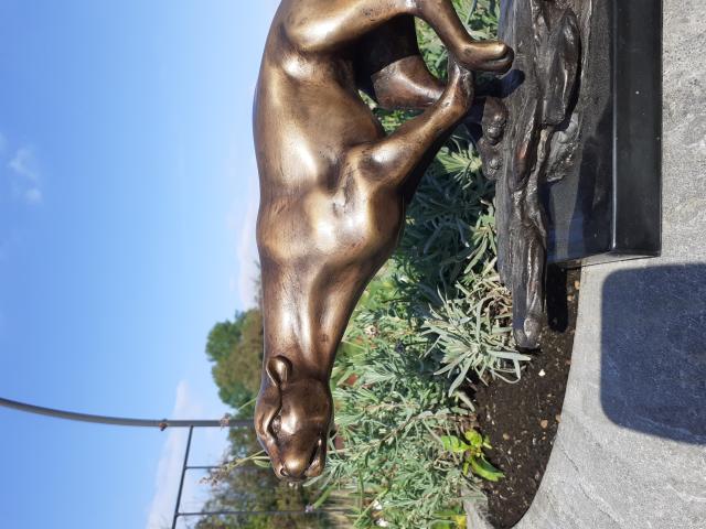 Photo PANTHERE EN BRONZE A LA COURSE SUR SOCLE EN MARBRE image 2/6