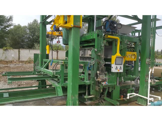 Photo PARPAING – MACHINE À PAVE EN BÉTON (AUTOMATIQUE) - 245 000 $ image 2/6
