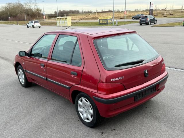 Photo Peugeot 106 1.1 "Grand Filou" 5 PORTES FAIBLE KM 8 VOIES image 2/4