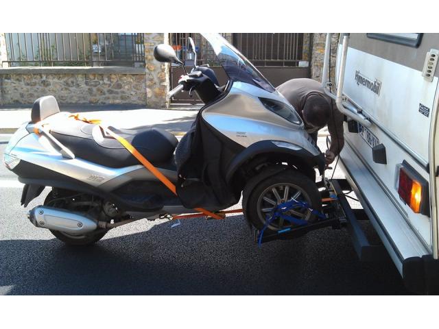 Photo PIAGGIO SCOOTER MP3 REMORQUE "BIKE CARRIER NEW IN EUROPE" image 2/5