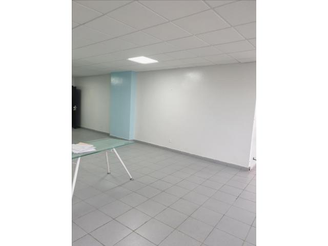 Photo Plateau bureau en location bien situé image 2/2