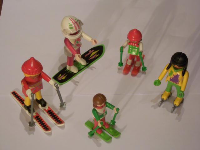 Photo Playmobil : Scène de sport d'hiver  avec 5 personnages  cf. photos. image 2/6