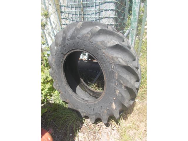 Photo pneus goodyear 155/80.24 de 12 ply faire prix image 2/5