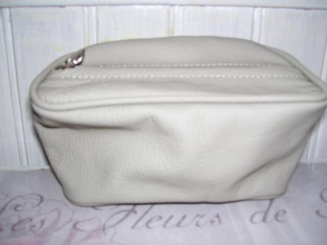 Photo Pochette en cuir couleur beige Pouvant se mettre à la ceinture image 2/3