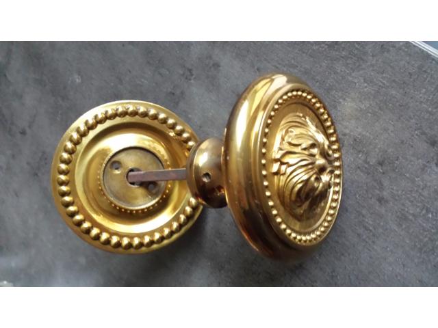 Photo Poignée de Porte Ronde en Bronze Massif image 2/3