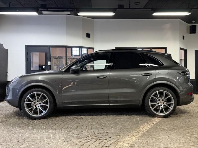 Photo Porsche Cayenne Coupe E-Hybrid 4.0 V8 680 ch Tiptronic BVA Turbo S image 2/5