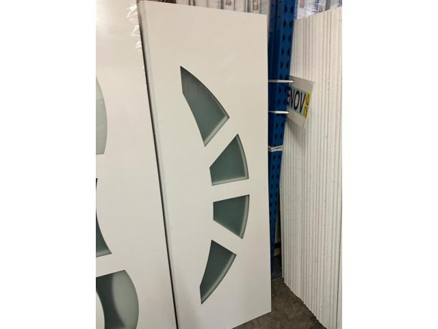 Photo Porte d'entrée en stock PVC à prix exceptionnel image 2/5