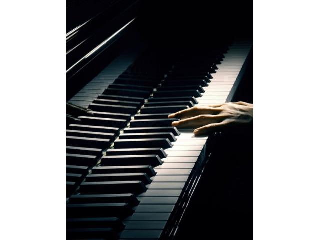 Photo Prof donne cours de piano à domicile image 2/3