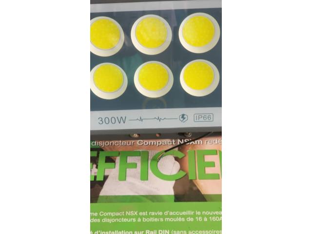 Photo PROJECTEUR LED ELECTRIQUE IP66  AU SENEGAL image 2/3