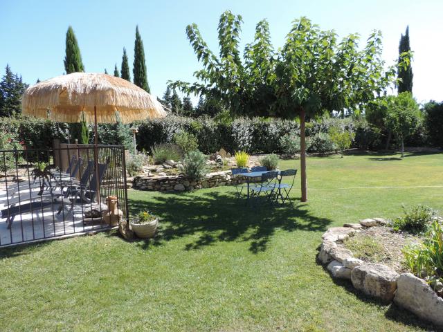 Photo Provence Luberon : piscine et confort 3 * image 2/6
