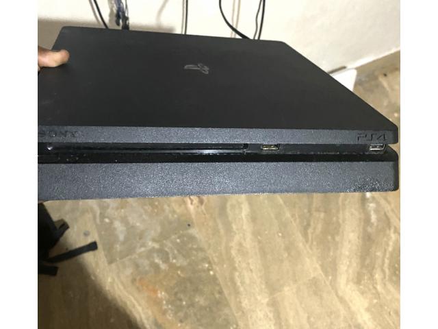 Photo Ps4 comme neuf avec deux jeux et une manette image 2/5
