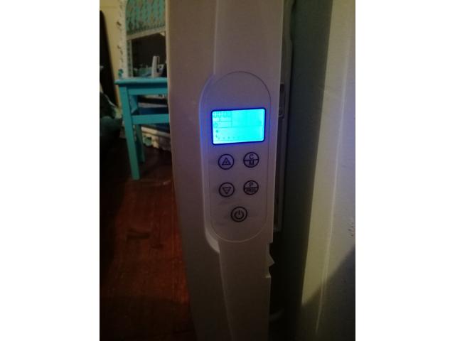 Photo Radiateur avec thermostat programmable via ecran lcd 1000watt. image 2/2