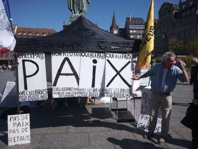 Photo Rassemblement (& expos) : Macron, on ne veut pas de tes guerres contre la Russie & le Levant image 2/6