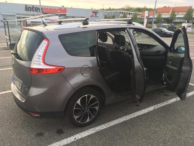 Photo Renault Grand Scénic III - 1.6dci 130cv bose édition image 2/5
