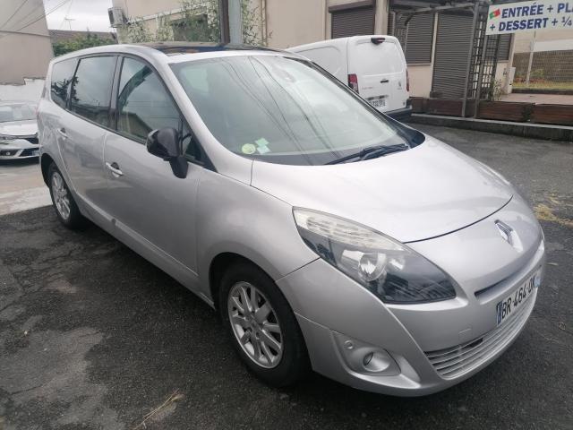 Photo Renault Grand Scenic III-1.9 dCi 130ch-FAP- Bose-7 places image 2/6