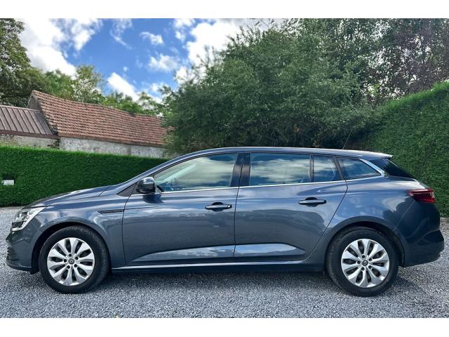 Photo Renault Megane Break 1.3 TCE - 08 2019 image 2/6