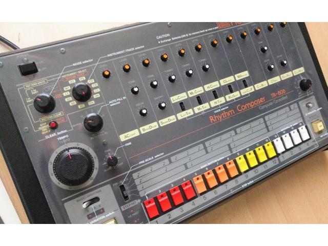 Photo Roland TR-808 Analog Drum Machine image 2/2