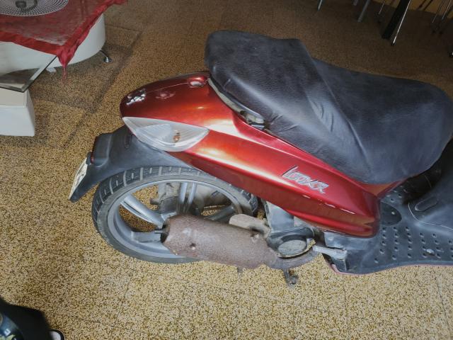Photo Scooter Peugeot looxor rouge métallisé image 2/6
