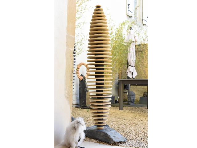 Photo Sculpture en Pierre Beige et Noire - Statue Jardin image 2/3