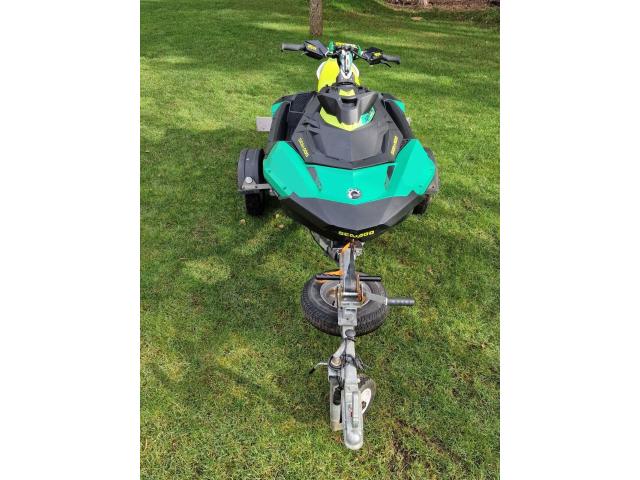 Photo Seadoo Spark Trixx 3UP 90 CV 2017 avec remorque image 2/2