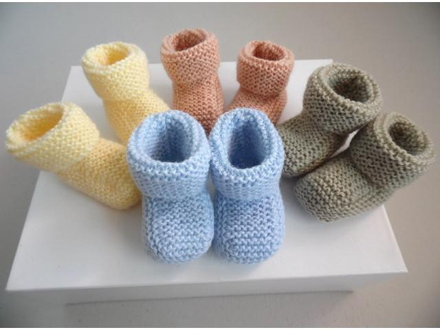 Photo Semainier de chaussons tricot laine bébé fait main image 2/5