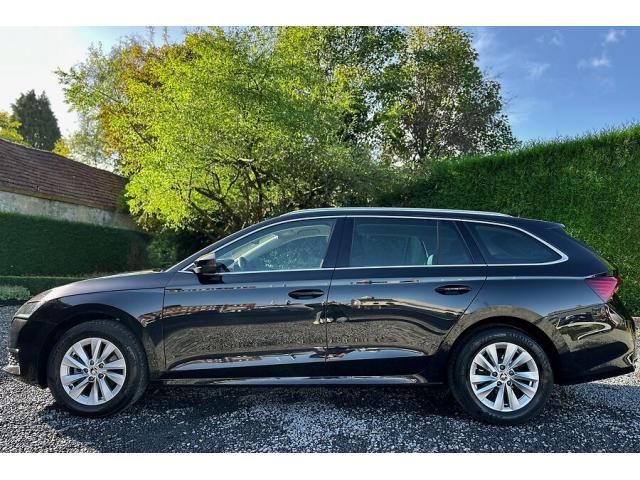 Photo Skoda Octavia Combi 1.5 TSi MHE Corporate DSG - 06 2024 image 2/6