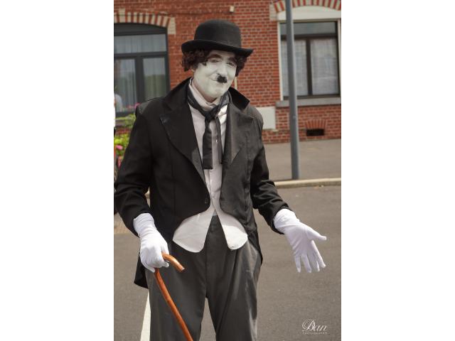 Photo Spectacle de clown, animations de rue, du mime, de la statue vivante, échassier, faux serveur pour é image 2/6