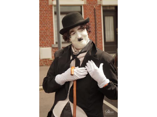 Photo Spectacle de clown, animations de rue, du mime, de la statue vivante, échassier, faux serveur pour é image 2/6