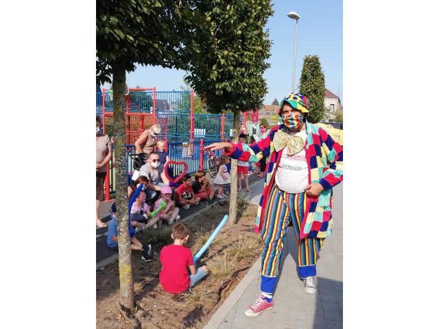 Photo Spectacle de clown, animations de rue, statue vivante, faux serveur, échassier burlesque, du mime po image 2/6