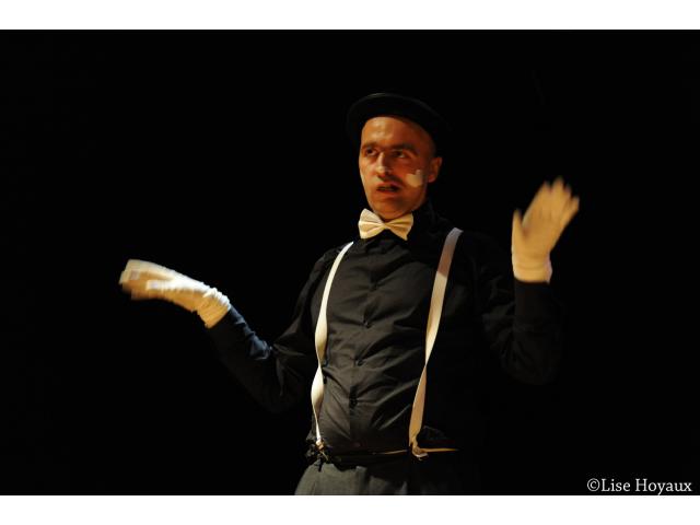 Photo Spectacle de clown, artiste de rue, faux serveur, échassier, animations carnavesques,anniversaire,sp image 2/4
