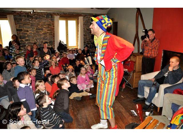 Photo Spectacle de clown, fêtes de Saint Nicolas, Noël,animations de rue, mime, statue vivante, échassier, image 2/6