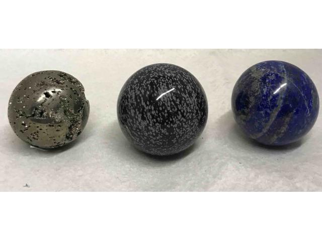 Photo Sphère en Pyrite, Obsidienne ou Lapis-lazuli - D: 6 à 7,5 cm image 2/5