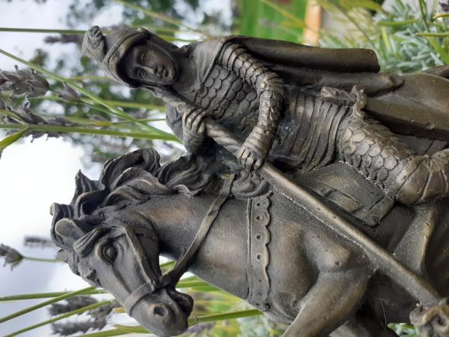 Photo ST GEORGES EN BRONZE TERRASSANT LE DRAGON. image 2/6