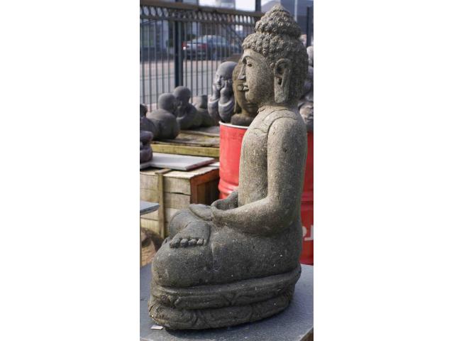 Photo Statue de Bouddha assis en pierre de lave naturelle - H: 61 cm image 2/4
