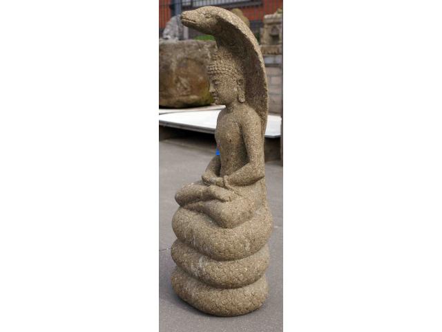Photo Statue de Bouddha surmontée d'un cobra en pierre de lave naturelle - H: 67 cm image 2/4