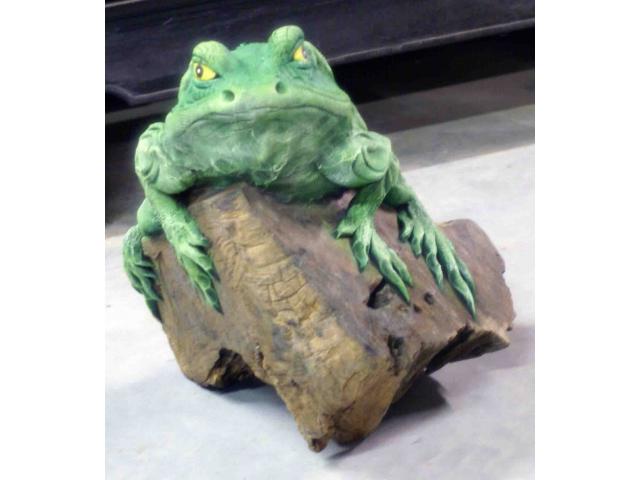 Photo statue de grenouille sur tronc en bois - H: 41 cm image 2/4