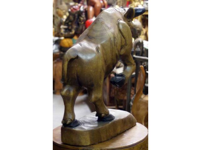Photo statue de taureau en bois - H: 38 cm image 2/4