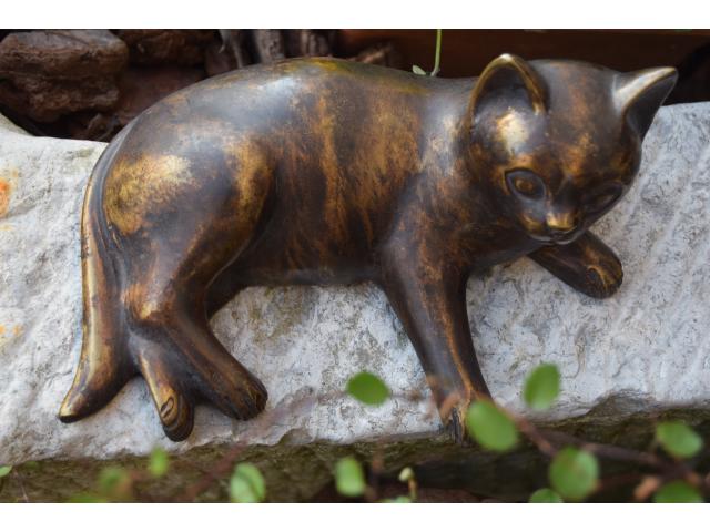 Photo Statue en bronze (le chat couché) image 2/6