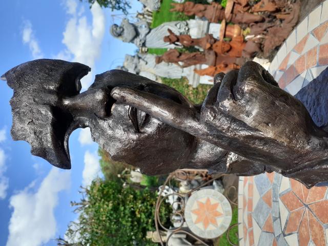 Photo Statue en bronze sur socle en marbre (le chut) image 2/6