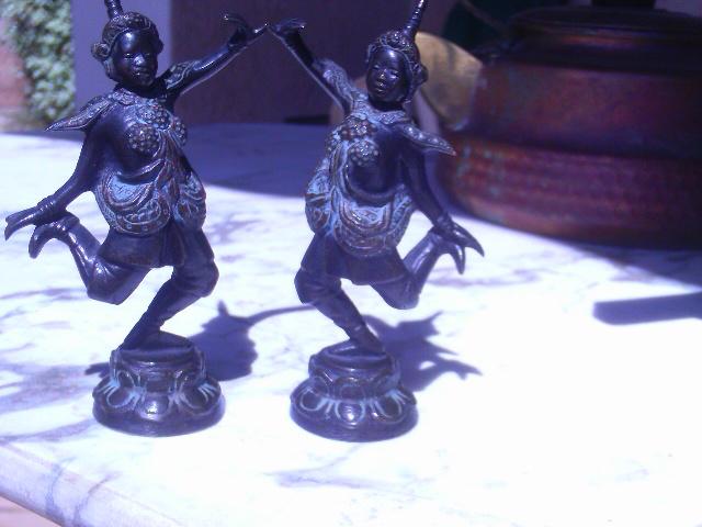 Photo Statuettes de danseuses Thaï du 19e siècle en bronze Patine Noire image 2/6