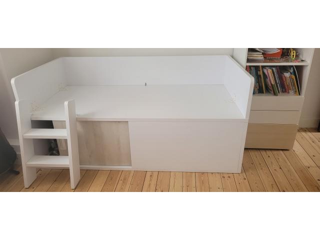 Photo Structure de lit pour enfant en bois avec espace pour rangement image 2/2