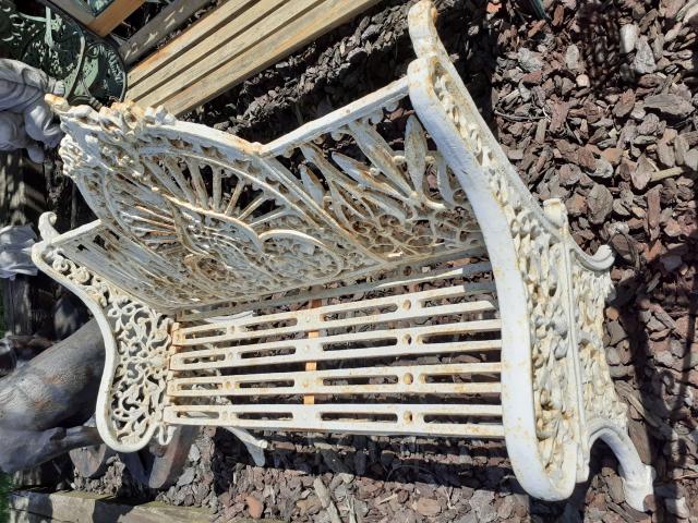 Photo SUPERBE BANC DE JARDIN EN FONTE AVEC CACHET DE FONDEUR image 2/6