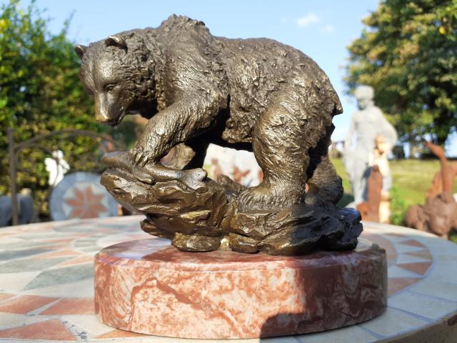 Photo SUPERBE BRONZE ANIMALIER SIGNE,L'OURS AU SAUMON image 2/6