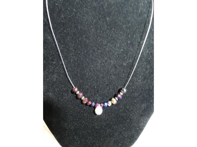 Photo Superbe collier pendentif strass, perles de verre image 2/2