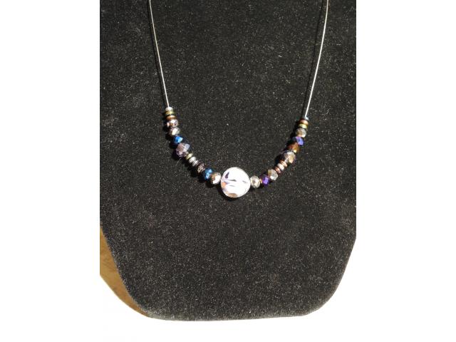Photo Superbe collier tout en perles de verre image 2/3