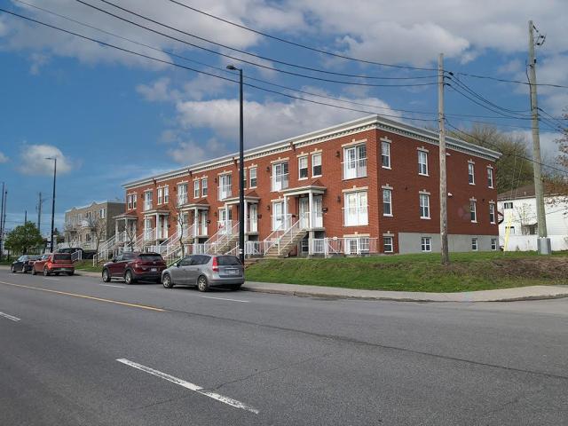 Photo Superbe condo complètement meublé Pointe-aux-Trembles (Montreal, Quebec) image 2/6