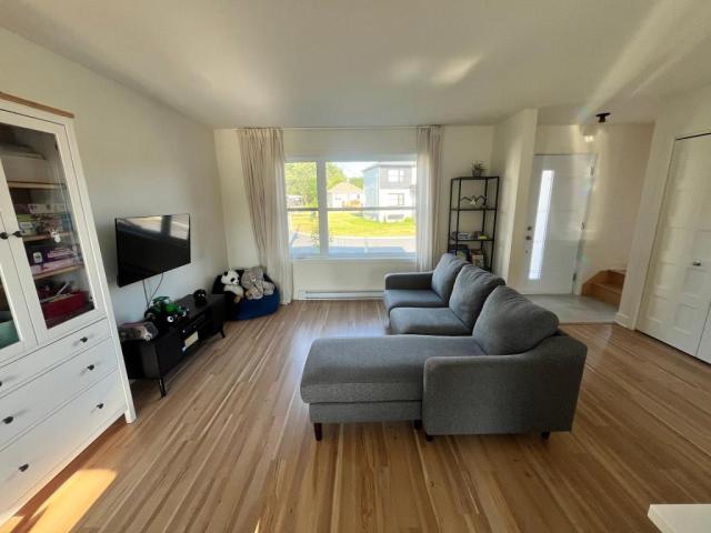 Photo Superbe maison de 3 chambres à l'étage - Bedford (Quebec) image 2/6