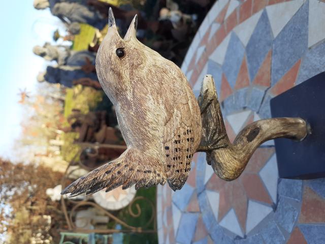 Photo SUPERBE OISEAU EN POLY RESINE SUR BRANCHE (le troglodyte) image 2/6